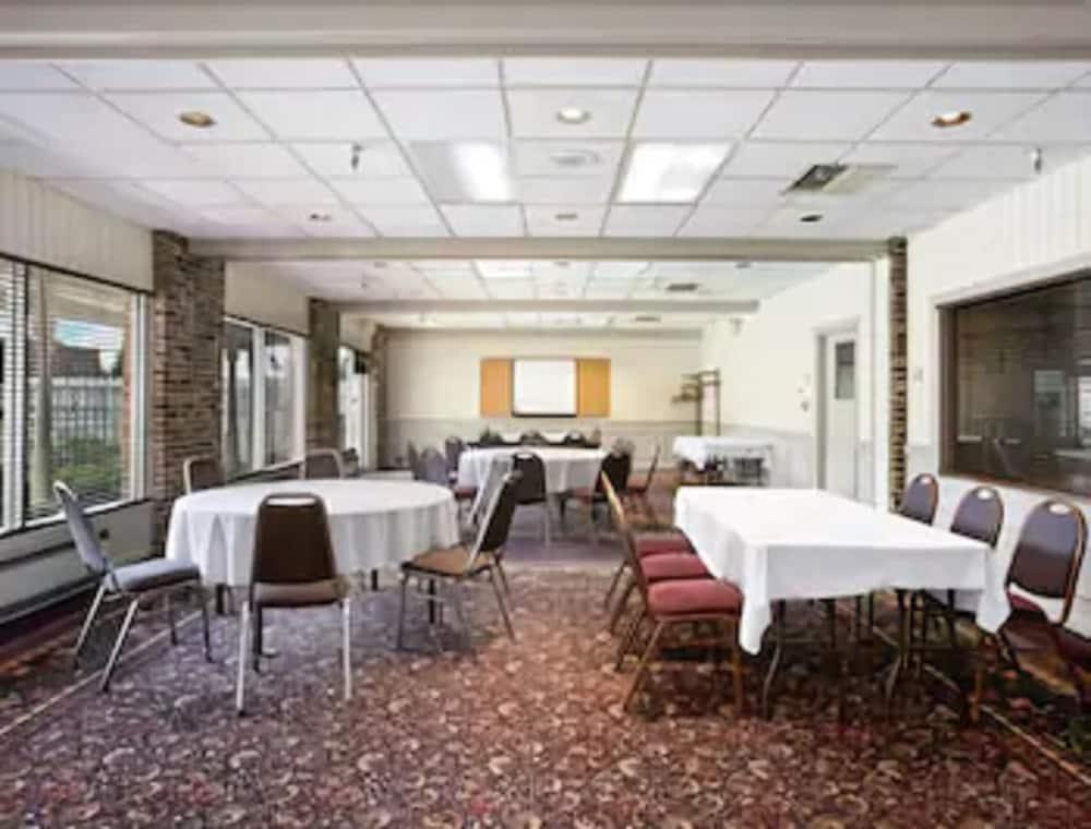 Ramada By Wyndham Sioux City Zewnętrze zdjęcie