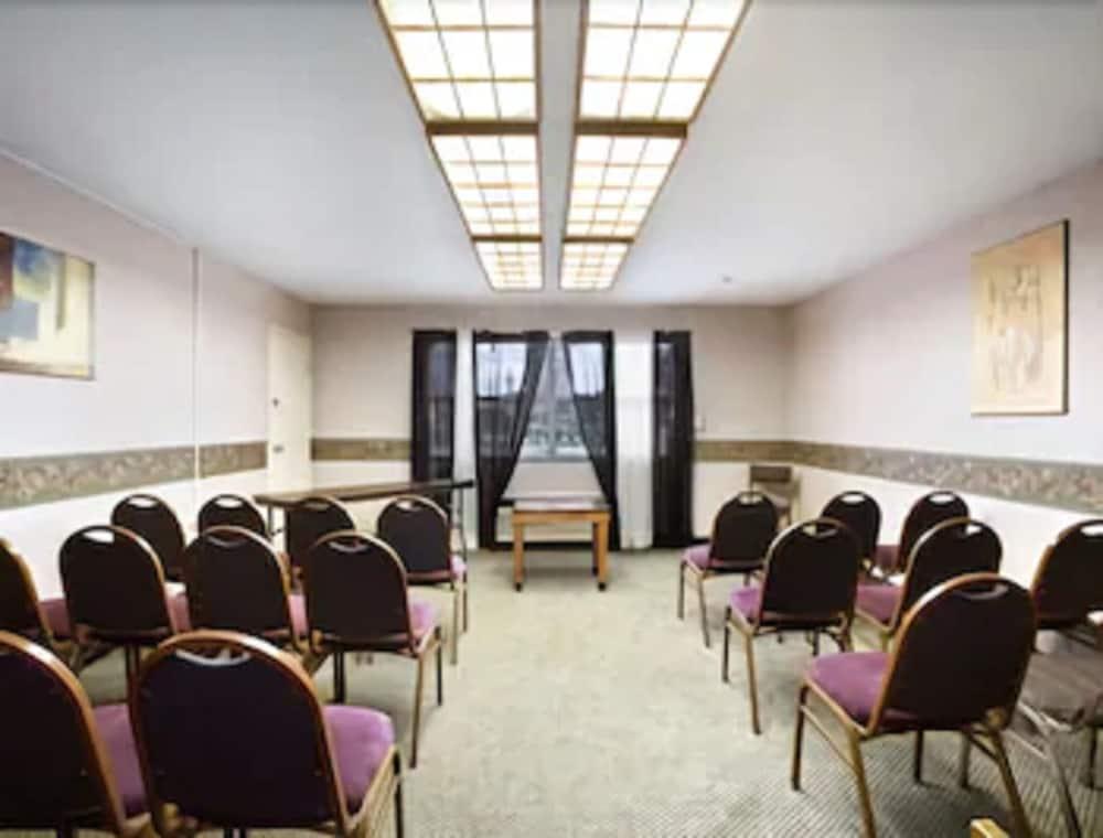 Ramada By Wyndham Sioux City Zewnętrze zdjęcie